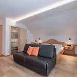 - Durnthaler Pensionat 3*